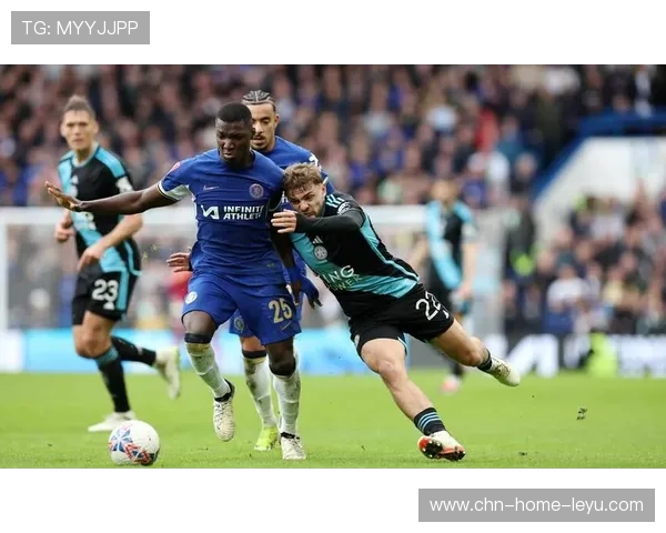 切尔西边路被利兹联完全压制，斯特林突破线路遭全面封锁